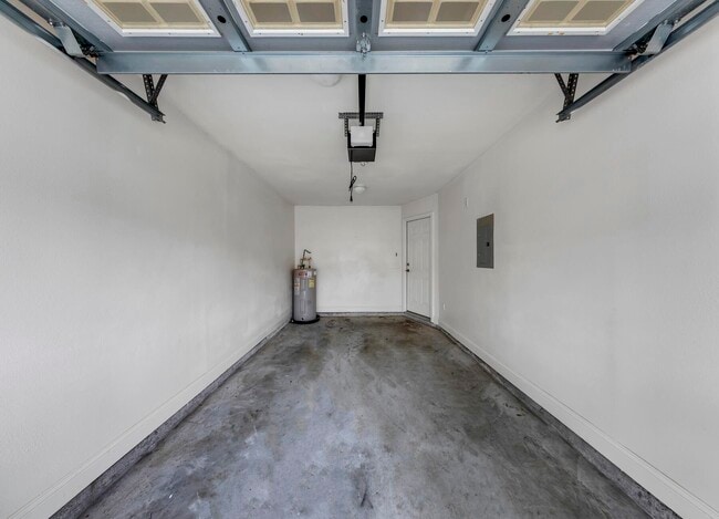 Building Photo - 749 Majestic Dr