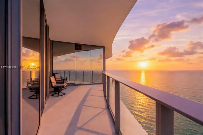 Building Photo - 15701 Collins Ave