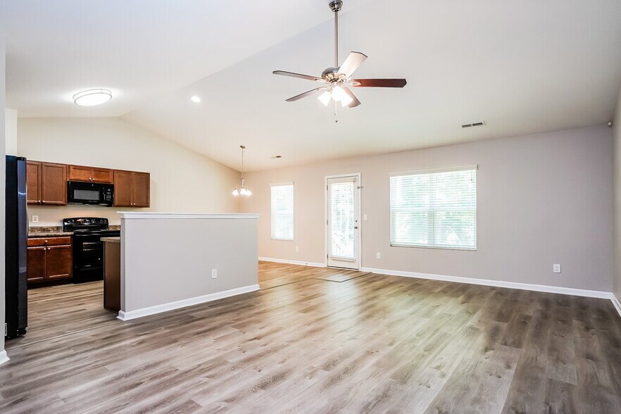 Building Photo - 9 Badger Pass Dr