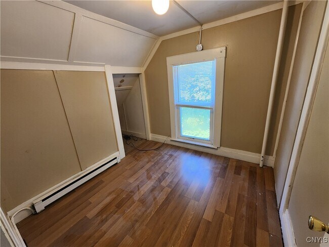 Building Photo - 927 State St