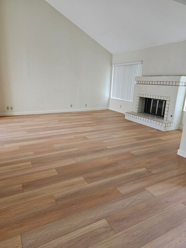 Building Photo - Fantastic 2Br/2Ba Single Level Home in Bernardo Heights