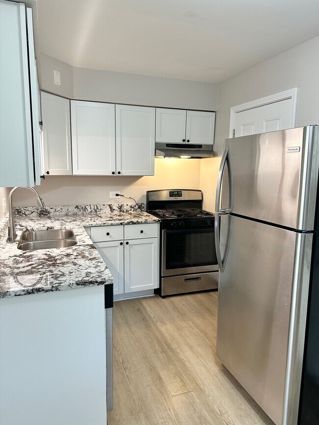 Building Photo - 525 Ryan Ln