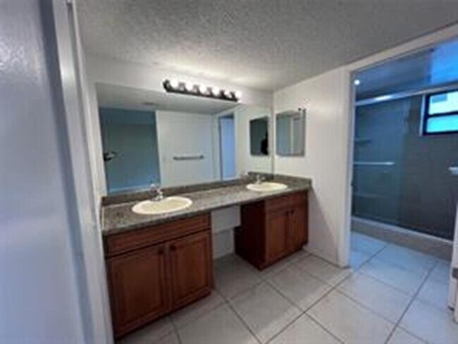 Building Photo - 8040 Hampton Blvd
