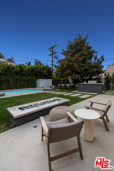 Building Photo - 731 N Curson Ave