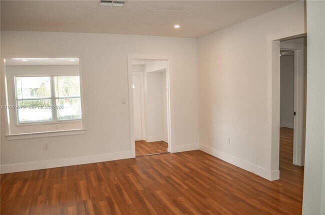 Building Photo - 707 N J St