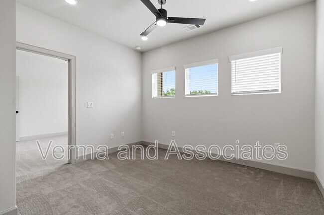 Building Photo - 1041 Whistler St