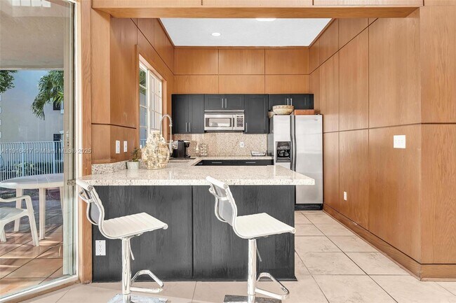 Building Photo - 2850 N Oakland Forest Dr