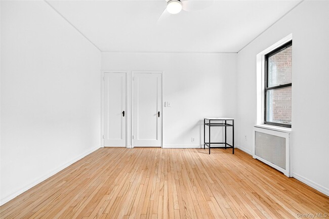 Building Photo - 2 Greenridge Ave