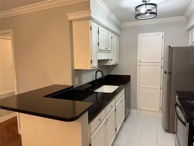 Building Photo - 1308 Pine Heights Dr NE