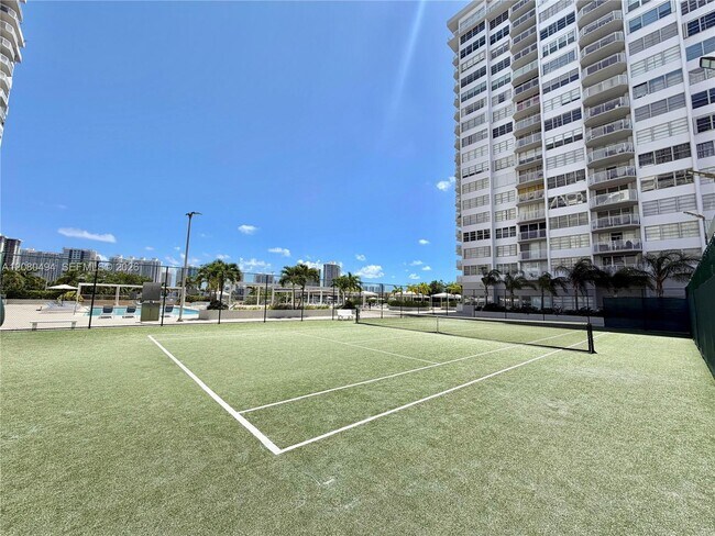 Building Photo - 18081 Biscayne Blvd