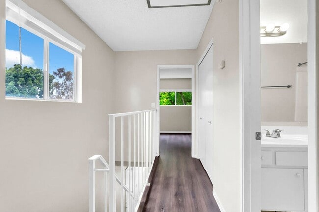 Great Three bedroom in UTC! Available now! - Great Three bedroom in UTC!  Available now!