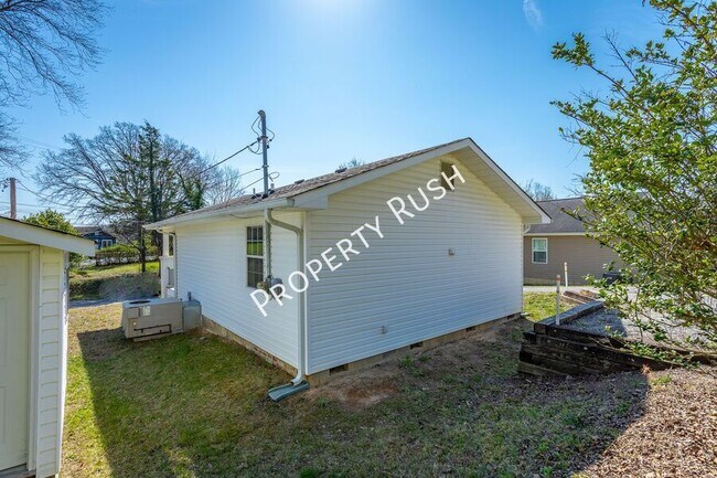 Building Photo - 420 Hedgewood Dr