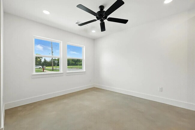 Building Photo - 3206 Sayle St