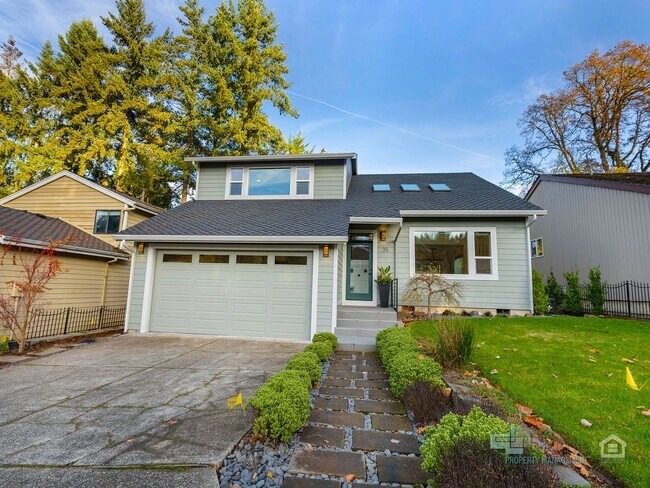 Building Photo - Fully Furnished Lake Oswego Gem!!!!