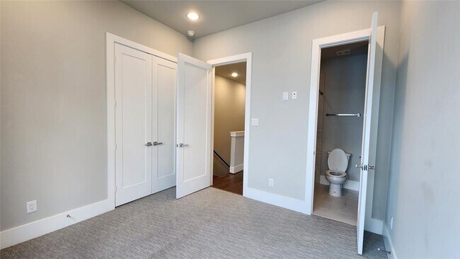 Building Photo - 5713 Larkin St