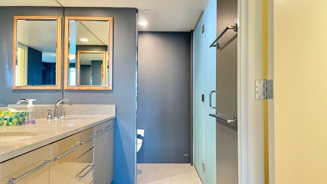 Building Photo - 2 BEDROOM CONDO UNIT IN CONVENIENT DOWNTOW...