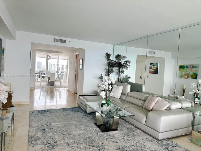Building Photo - 17555 Collins Ave