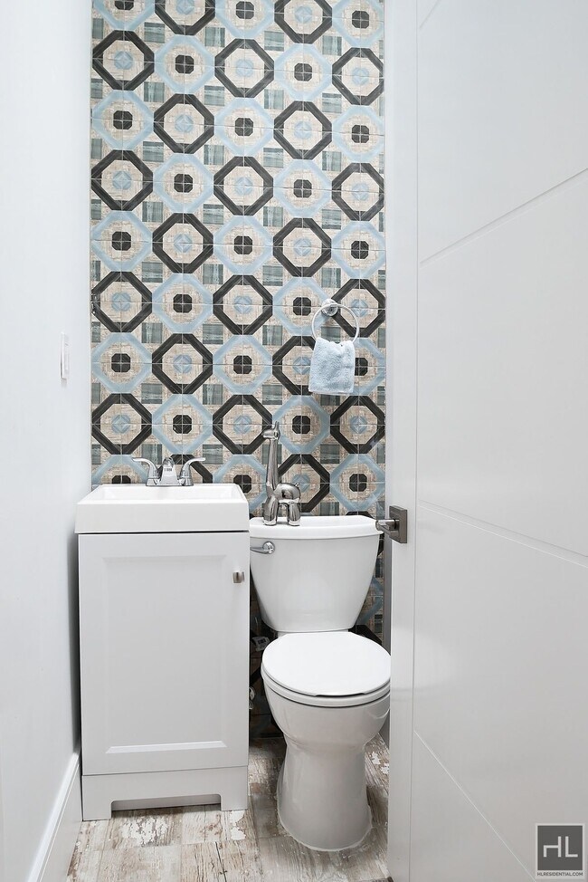 Building Photo - 36-20-36-29 29th St