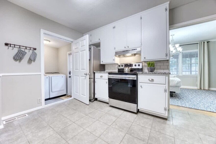 Building Photo - 2800 Gardenia St