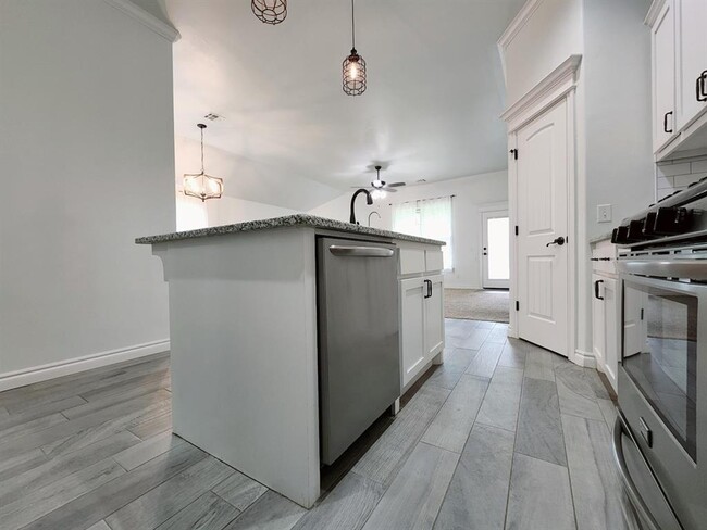 Building Photo - 2400 Frisco Way