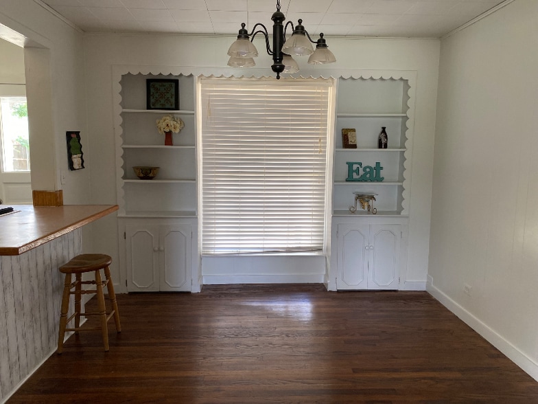 Building Photo - 1006 SW 5th Ave