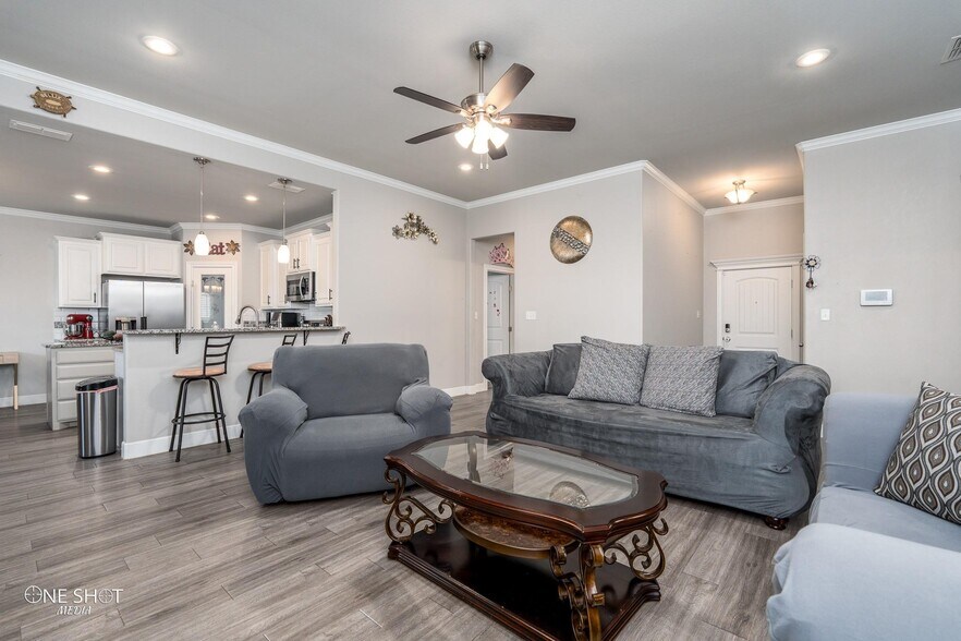 Building Photo - 3018 Oakley