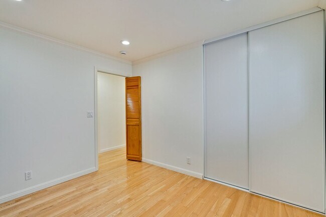 Building Photo - Bright and Spacious 3 Bed 2 Bath Single Fa...