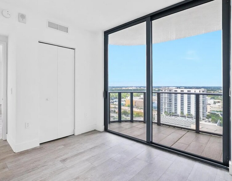 Building Photo - 121 NE 34th St