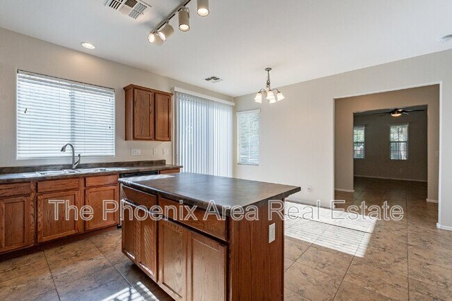 Building Photo - 2189 S Sanders Dr