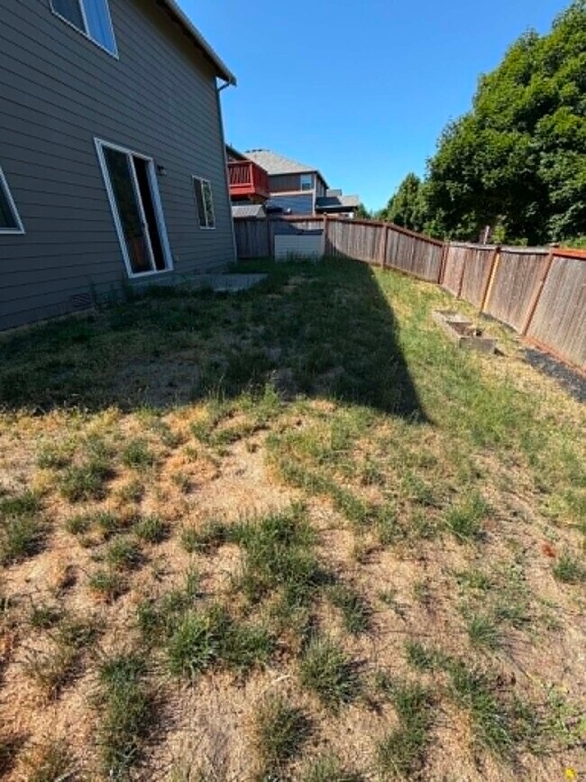 Building Photo - 15550 Chad Dr SE