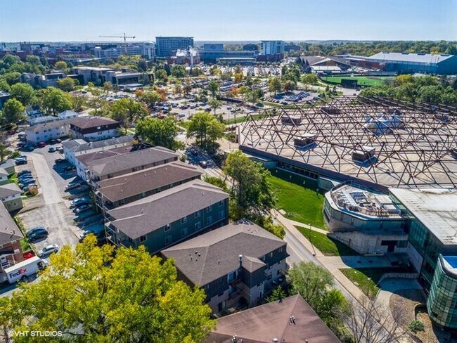 Building Photo - $1,195 | 2 Bedroom, 1 Bathroom Condo | Cat...