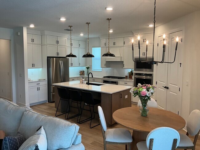 Building Photo - 15338 Willow Ridge Dr