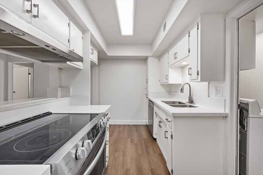 Building Photo - 4700 Nordic Dr