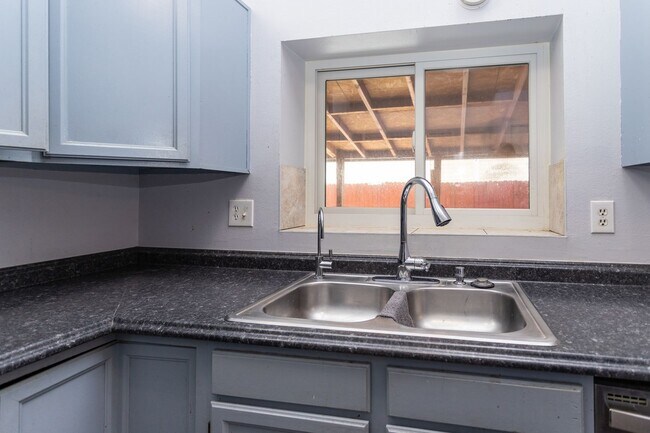 Building Photo - Great Home! Conveniently Located Home Off the Powers Corridor