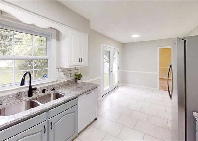 Building Photo - 4809 Tara Dr