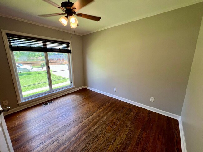 Building Photo - 3BR 1.5BA, All Brick Ranch Home *Fenced Backyard*