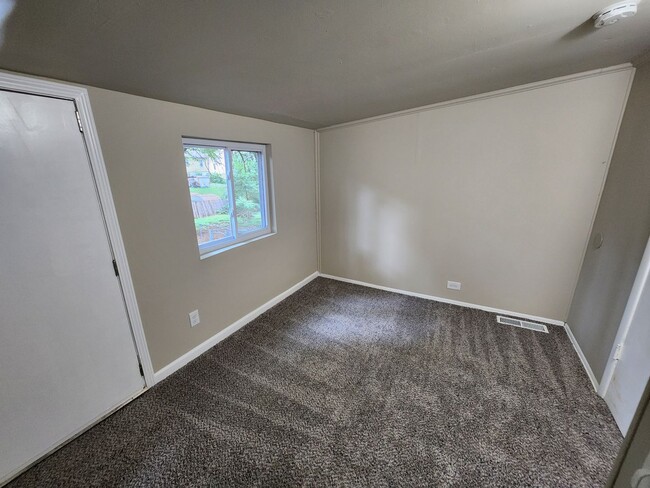 Building Photo - Fully remodeled 2 Bedroom Home