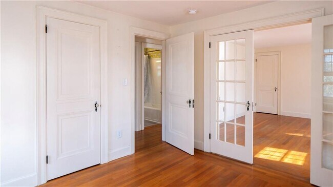 Building Photo - 118 Ruggles Ave