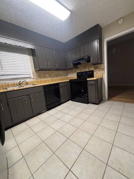 Building Photo - 560 Grimes Pl