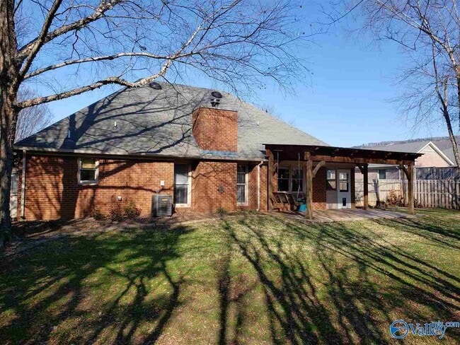 Building Photo - 1100 Leeward Dr SE