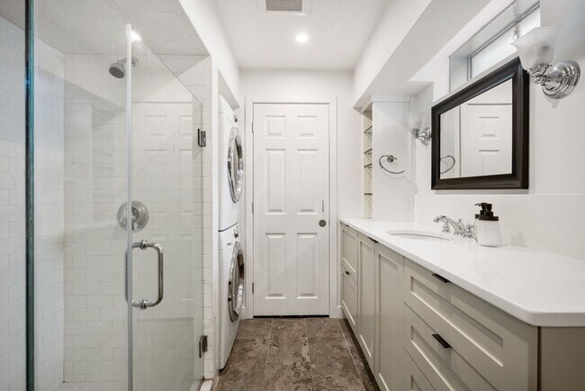 Building Photo - 85 E Cottage St