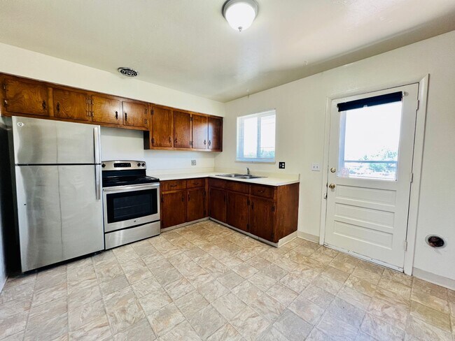 Building Photo - $0 DEPOSIT OPTION. 2 BED 1 BATH IN SOUTH W...