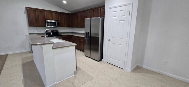 Building Photo - 4170 SW 47th Ct