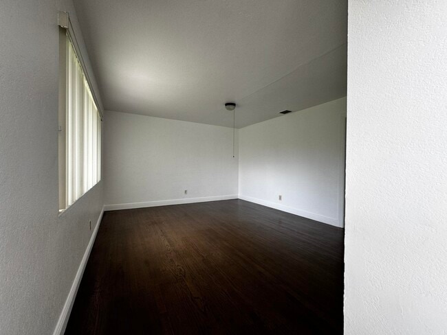 Building Photo - 1221 N J St