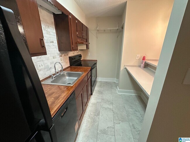 Building Photo - 412 Skyview Dr