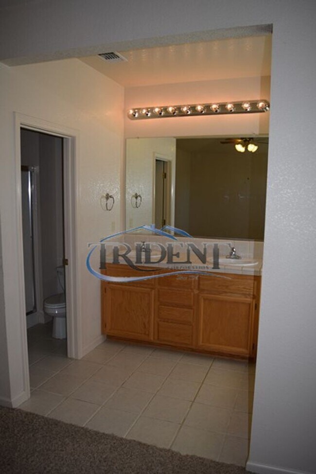 Building Photo - 4 bedroom, 3 bath house with den/office