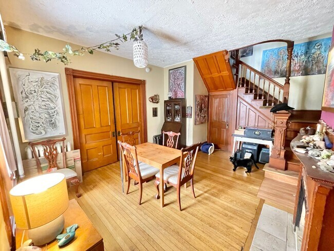 Building Photo - 3 Bedroom Apartment Superior Location South End of Burlington VT Available between 6/5-6/15