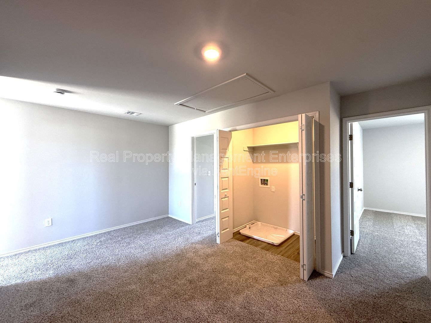 Building Photo - 9521 Stallion Dr