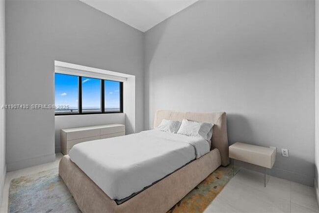 Building Photo - 480 NE 31st St