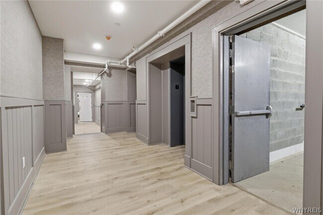 Building Photo - 136 Seneca St
